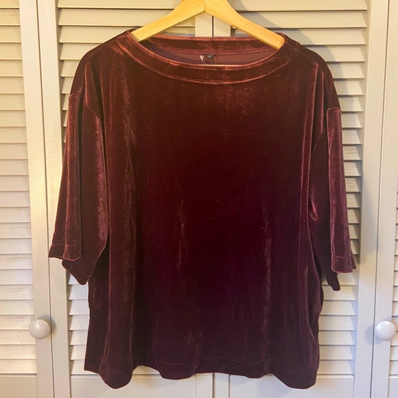 💋 UNIQLO Maroon Velvet Top - Medium - Picture 1 of 3